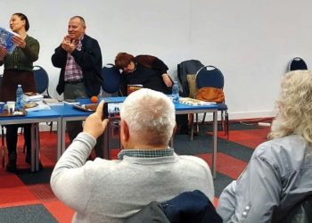 İZMİRLİ YAZAR ELİKBANK ROMANYA’DA ÖDÜL ALDI