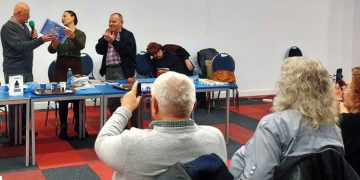 İZMİRLİ YAZAR ELİKBANK ROMANYA’DA ÖDÜL ALDI
