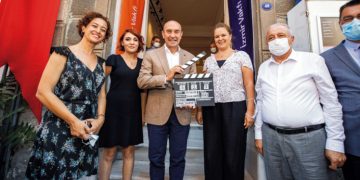Netflix’in en çok izlenen filmi The Swimmers’ın çekimleri İzmir’de yapıldı