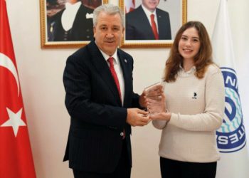 Ege Üniversitesi öğrencisi Siğnem Uçar’ın projesine birincilik ödülü
