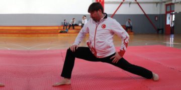 Gaziemir Belediyesi Taekwondo Antrenörü Volkan Yalçınkaya Türkiye Şampiyonu