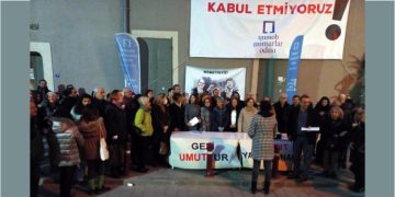 “KARANLIĞI KABUL ETMİYORUZ! KORKMUYORUZ! SUSMUYORUZ!