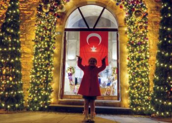 Çeşme yeni yılda da ışıl ışıl!