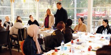 BAŞKAN TUGAY GENÇLERLE BİR ARAYA GELDİ