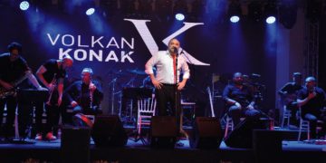 İZSİAD yeni yılı Volkan Konak ile karşıladı