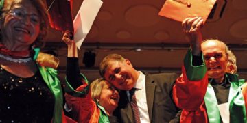 Karşıyaka Belediyesi 3. Yaş Üniversitesi’nde mezuniyet sevinci