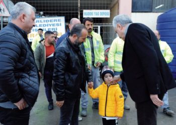 BAŞKAN ENGİN, BELEDİYE PERSONELİNİN YENİ YILINI KUTLADI