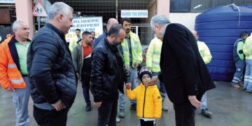 BAŞKAN ENGİN, BELEDİYE PERSONELİNİN YENİ YILINI KUTLADI