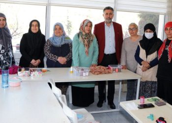 2 bin kadın hem eğlendi hem meslek sahibi oldu