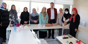 2 bin kadın hem eğlendi hem meslek sahibi oldu