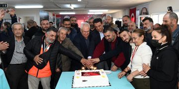 Başkan Selvitopu, işçilerle yeni yılı kutladı.