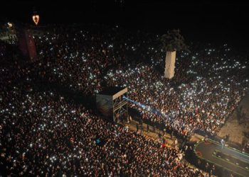İzmirliler 2023’e Gülşen konseriyle girdi.