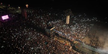 İzmirliler 2023’e Gülşen konseriyle girdi.