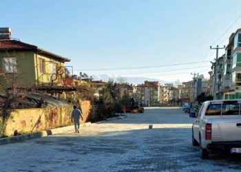Ödemiş’te kilit parke taş mesaisi 2022’de de tam gaz devam etti