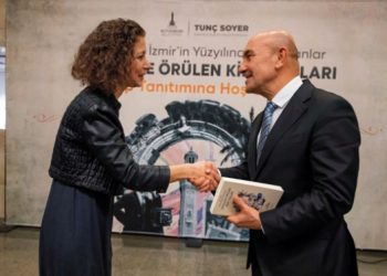 “İzmir’in Yüzyılına İz Bırakanlar” kitabı tanıtıldı.