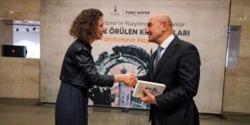 “İzmir’in Yüzyılına İz Bırakanlar” kitabı tanıtıldı.