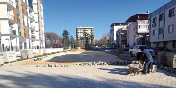 Bayraklı’da kilit parke seferberliği