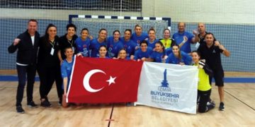 İzmir Büyükşehir Belediyesi çeyrek finalde.