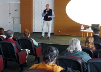 KARŞIYAKA’DA BÜLENT ŞIK İLE ‘ÇOCUKLAR VE GIDA GÜVENLİĞİ SÖYLEŞİSİ
