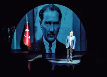 Zübeyde Hanım’ın anısına sahneye çıktılar.