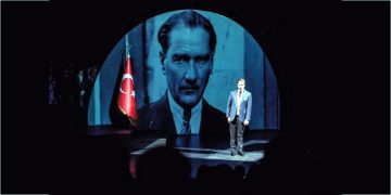 Zübeyde Hanım’ın anısına sahneye çıktılar.