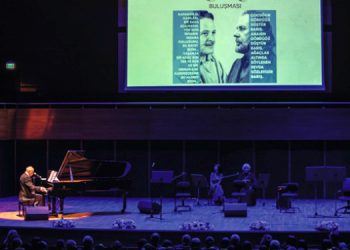 Nazım Hikmet ile Yannis Ritsos İzmir’de şiir ve şarkılarla anıldı.