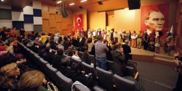 Semt merkezlerinden tiyatro sahnesine….