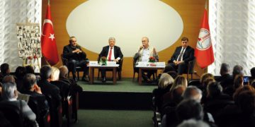 KARŞIYAKA’DA UĞUR MUMCU VE DEMOKRASİ ŞEHİTLERİ ANILDI