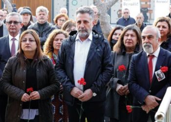 Bayraklı Uğur Mumcu’yu unutmadı!