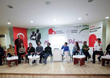 Bayraklı’da üniversiteli ‘akranlar’ buluştu