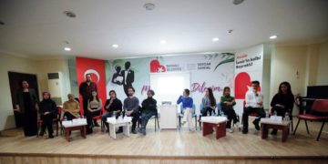 Bayraklı’da üniversiteli ‘akranlar’ buluştu