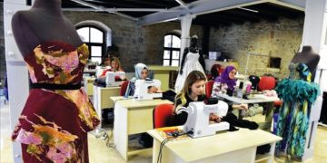 Altın İğne projesiyle kadınlara istihdam garantisi