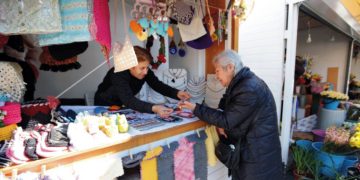 Bayraklı’da üretici kadınların stantları yenilendi