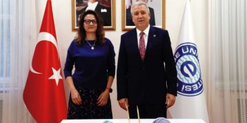 Egeli başarılı akademisyen çalışmalarıyla bilime yön vermeye devam ediyor