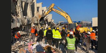 Torbalı Belediyesi çalışanları Hatay’da.