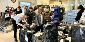 İzmir Demokrasi Üniversitesi Ailesi Depremzedelerimizin Yanında.