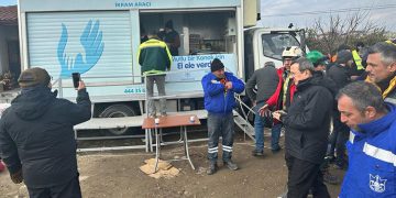 Başkan Batur deprem bölgesinde.