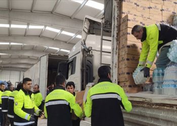 İzmir’den afet bölgesine giden yardımlar her geçen gün büyüyor.