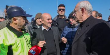 Genel Başkan Kılıçdaroğlu, İzmir Büyükşehir Belediyesi’nin kurduğu çadır kenti ziyaret etti.