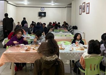 Depremzedeler İzmir Büyükşehir Belediyesi’nin sosyal tesislerine yerleştirildi.