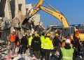 Torbalı Belediyesi ekibi 8 vatandaşı kurtardı.