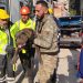 İzmir Büyükşehir Belediyesi depremden etkilenen hayvanları unutmadı.