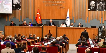İzmir Büyükşehir Belediyesi’nden deprem bölgesindeki çiftçilere yem desteği.