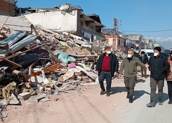 Başkan Tekin deprem bölgesinde.