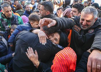 Buca’nın kahramanları evlerine döndü.