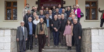 Başkan Soyer Osmaniye’de yıkılmayan köy enstitüsünü örnek gösterdi.