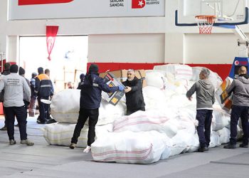 Bayraklı’da büyük deprem dayanışması