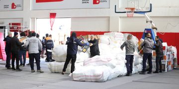 Bayraklı’da büyük deprem dayanışması