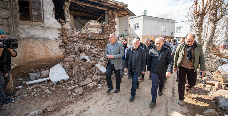 İzmir Büyükşehir Belediyesi Acil Çözüm Ekipleri Osmaniye’de.
