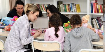 Bornova’dan depremzedelere psikolojik destek.